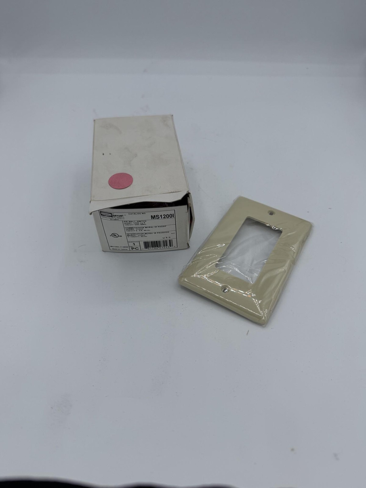 Bryant MS1200I Occupancy Sensor PIR Wall Switch 120/277V AC White Beige Taiwan