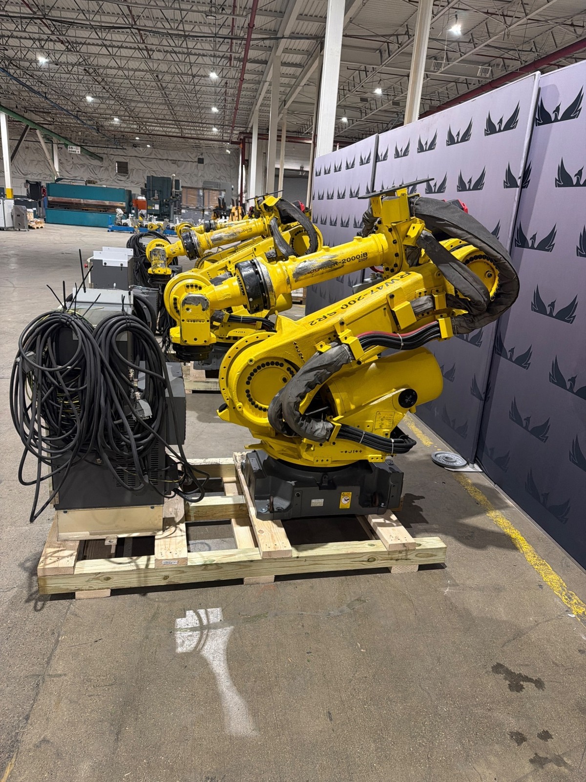 FANUC R‑2000iB/210F Complete w/ R‑30iB Controller USED