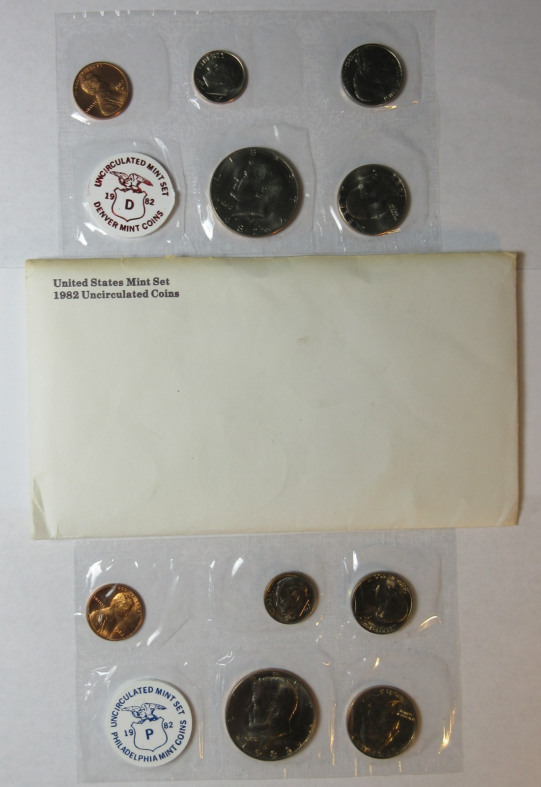 1982 United States Mint Set -RARE- Iola Wisconsin (#E515m)