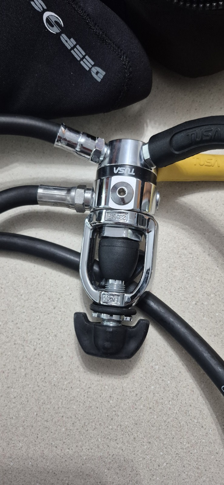 TUSA Scuba Regulator Set w/ Octopus & Console Gauges