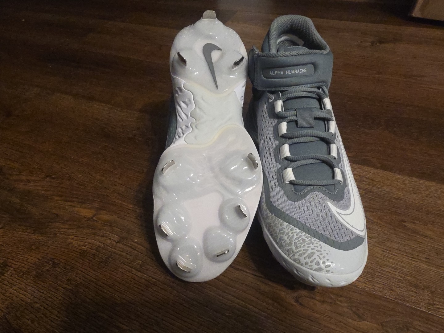 Size 9 Nike Air Alpha Huarache Elite 4 Mid Baseball Cleats Gray Men DJ6520-012