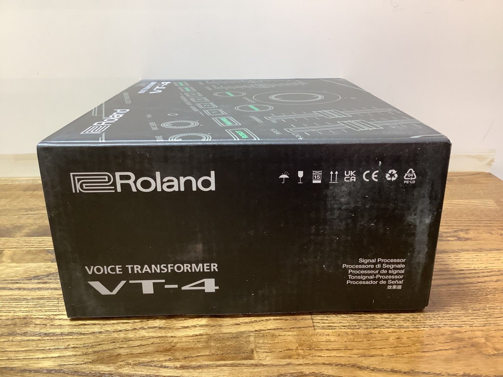 NEW Roland VT-4 Voice Transformer & Effects Processor
