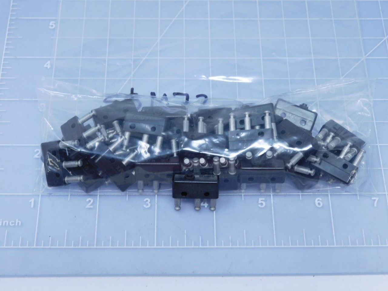LOT OF 30 MICRO SWITCH 5SM72 1821 BASIC / SNAP ACTION SWITCHES T143994