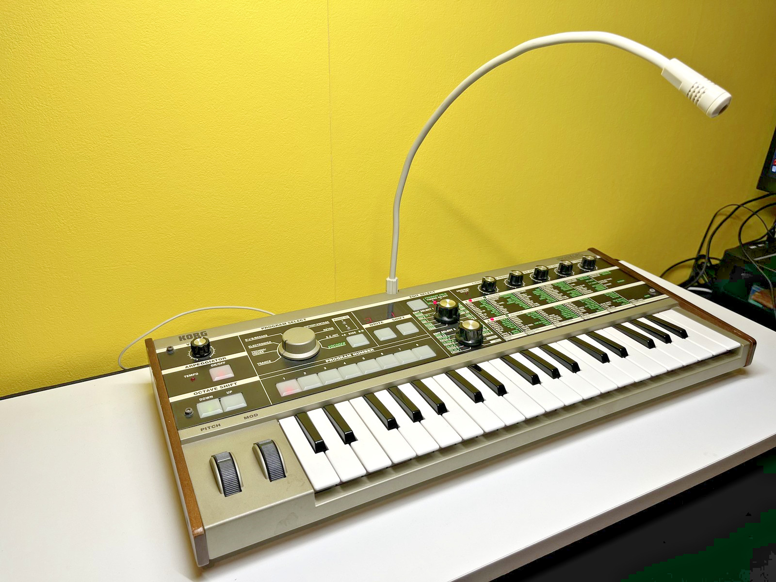 KORG MicroKORG Synthesizer Vocoder w/ PSU & MIC | Beautiful Condition