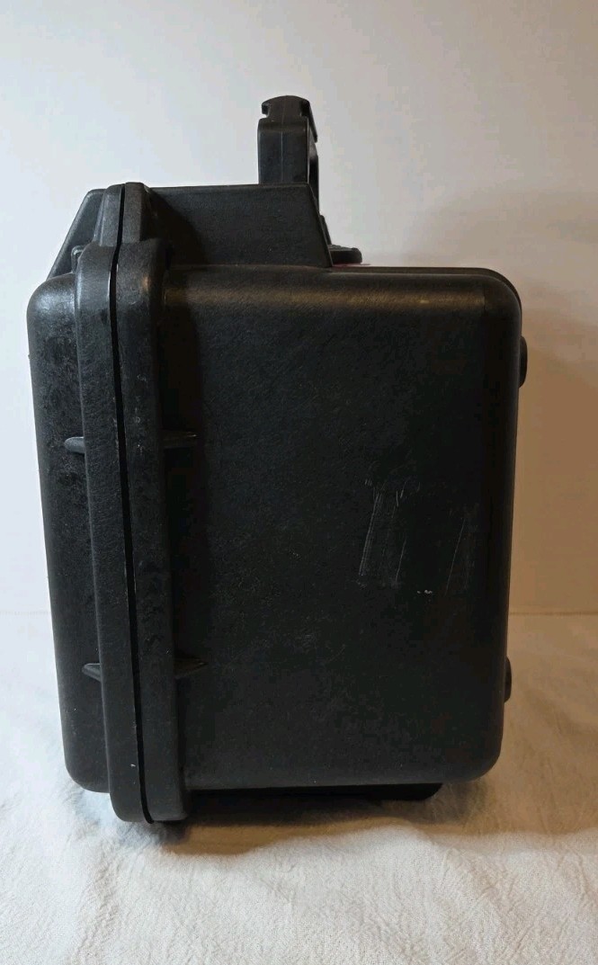 Pelican 1300 Watertight, Dust Proof Protective Case