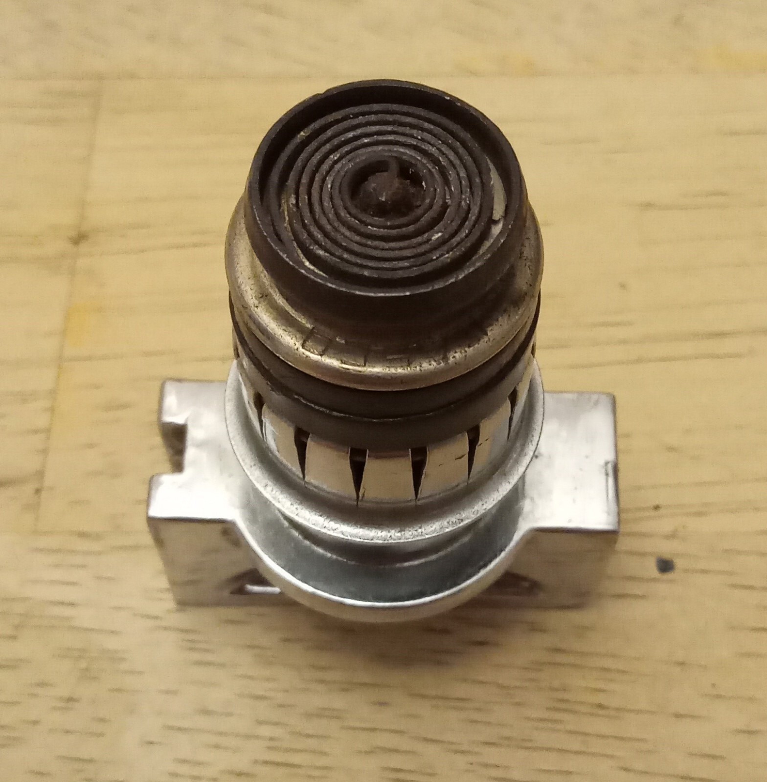 VINTAGE CASCO CIGARETTE LIGHTER (CHROME)