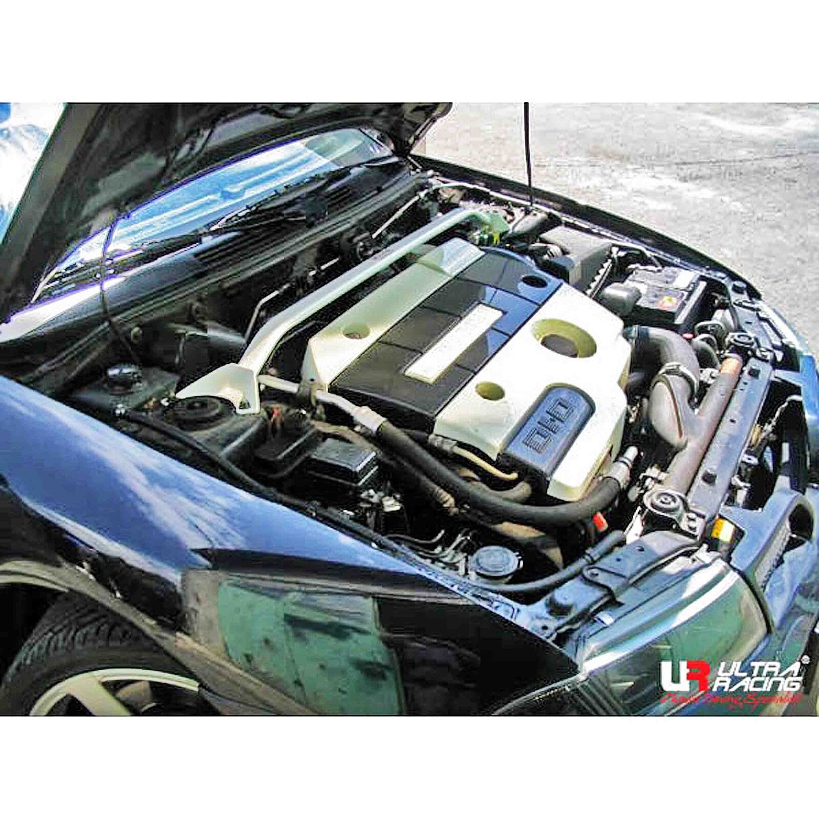 MITSUBISHI CARISMA 1.6 V40 ’95-’04 ULTRA RACING 2 POINT FRONT STRUT TOWER BRACE