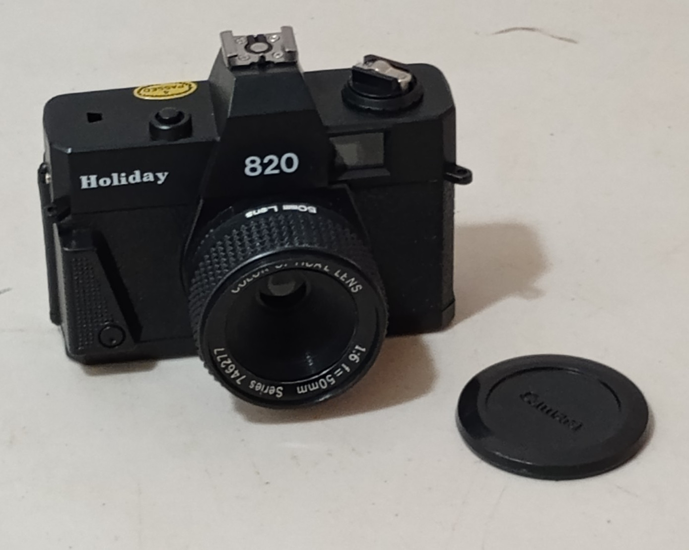 Holiday 820 50mm Fixed Focus Lens Flash Camera 35mm Film Untested