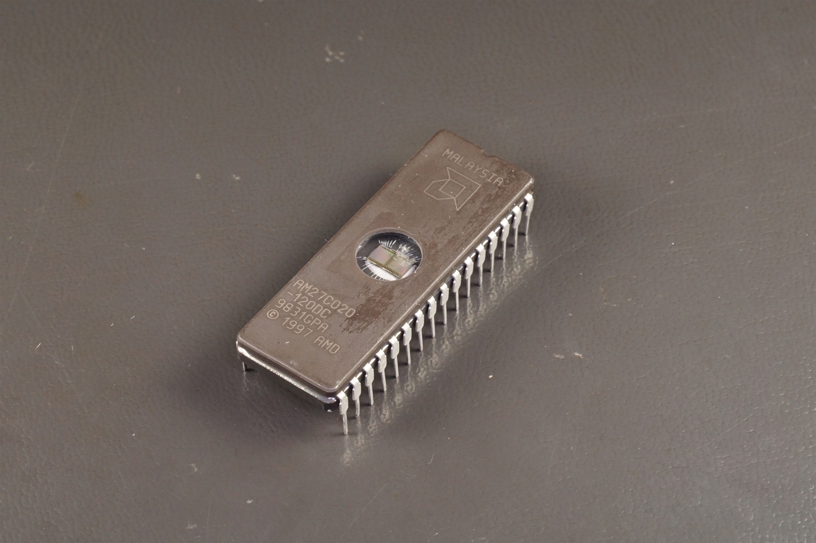 AM27C020-120DC AMD 2 Megabit CMOS EPROM 8-Bit 32-Pin Ceramic DIP Commercial