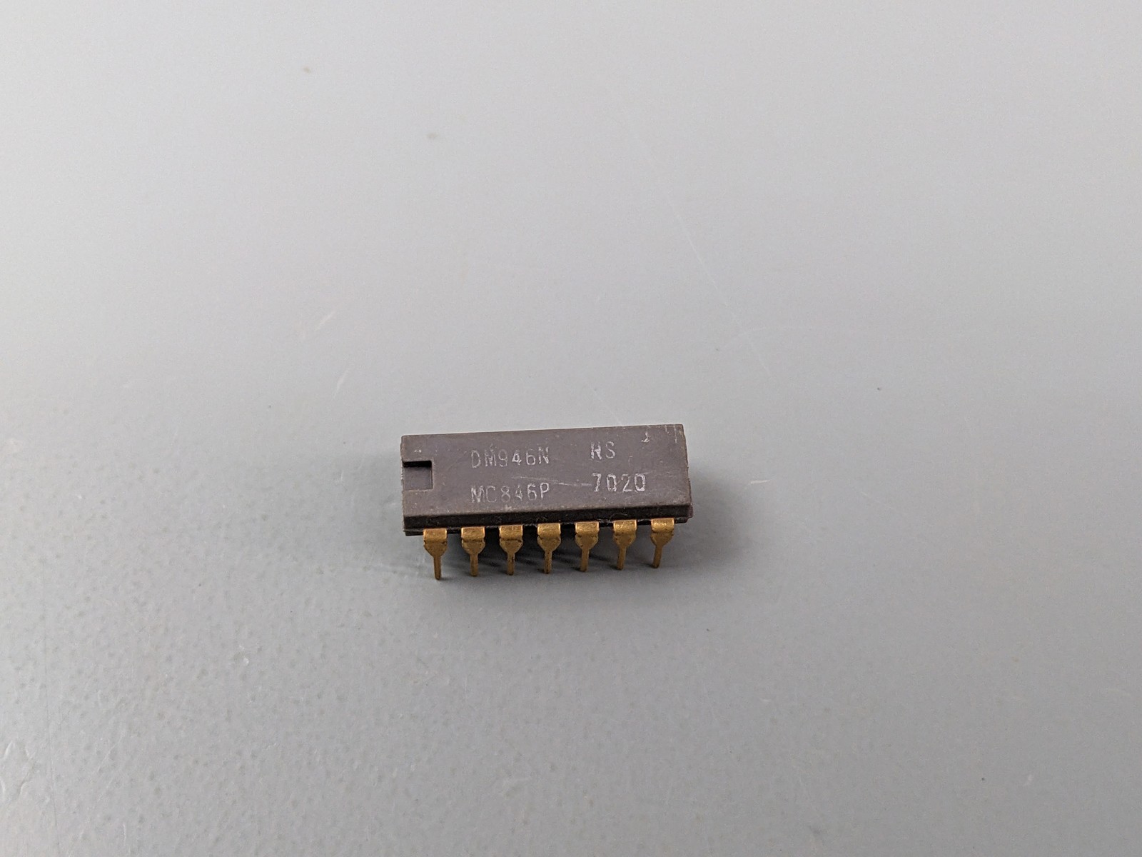 (2) DM946N DTL Quad 2-Input NAND Gate IC