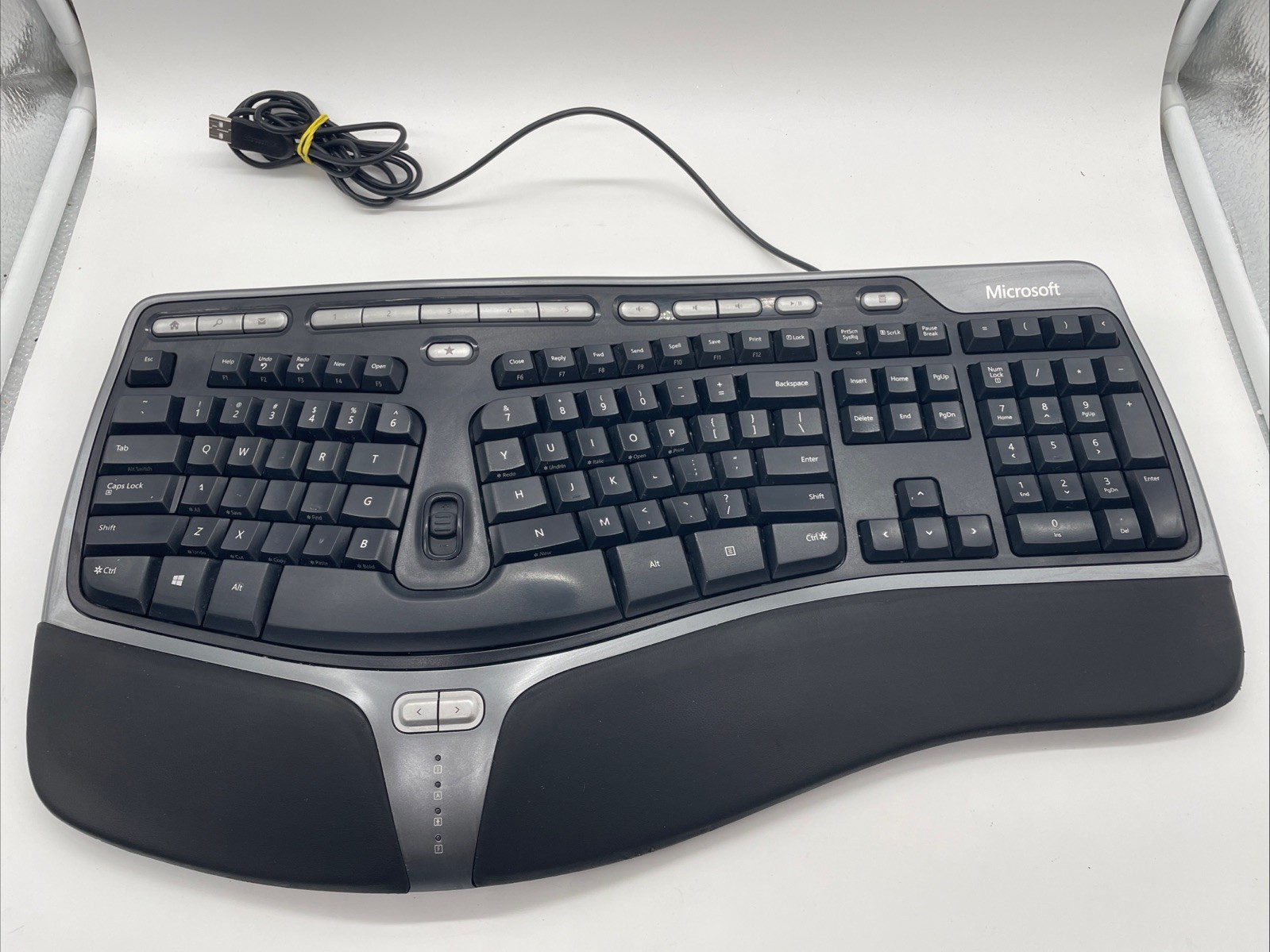 Microsoft Natural Ergonomic Curved Wired Keyboard 4000 v1.0 Model KU-0462