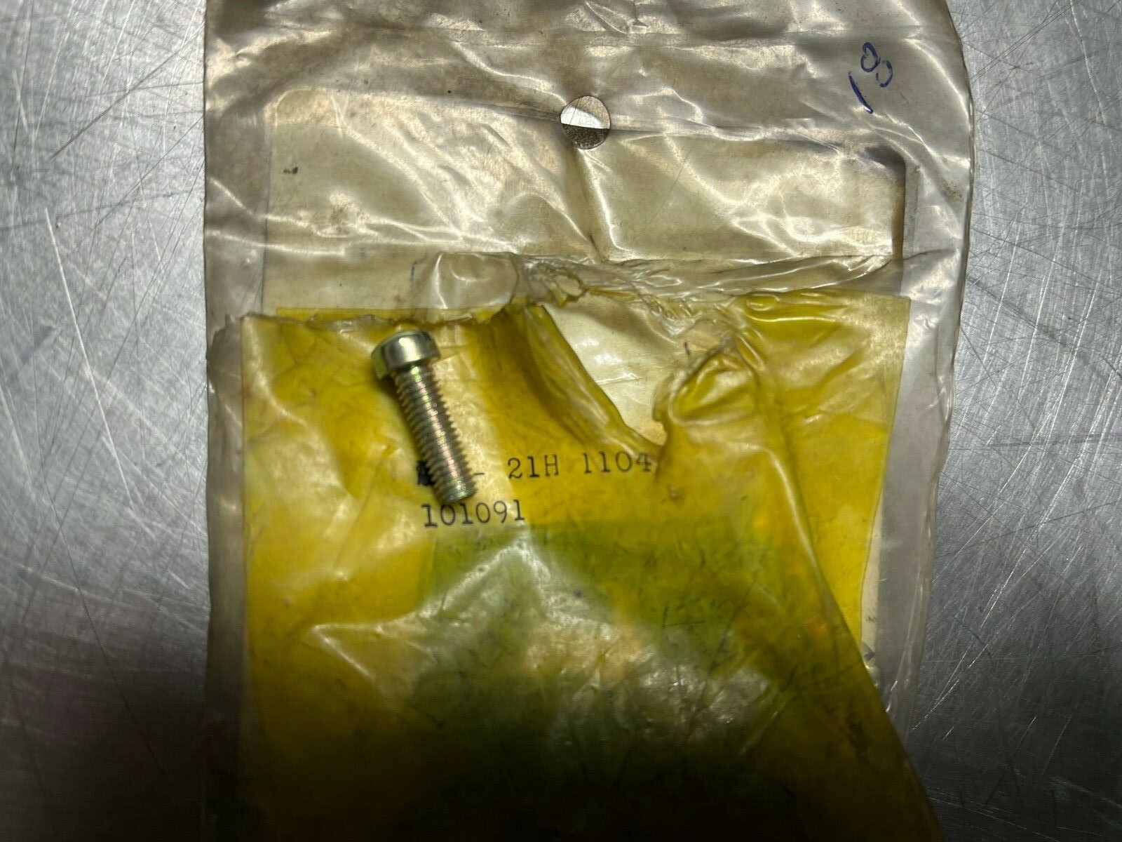 21H1104 OEM John Deere SCREW QTY of 2 Screws