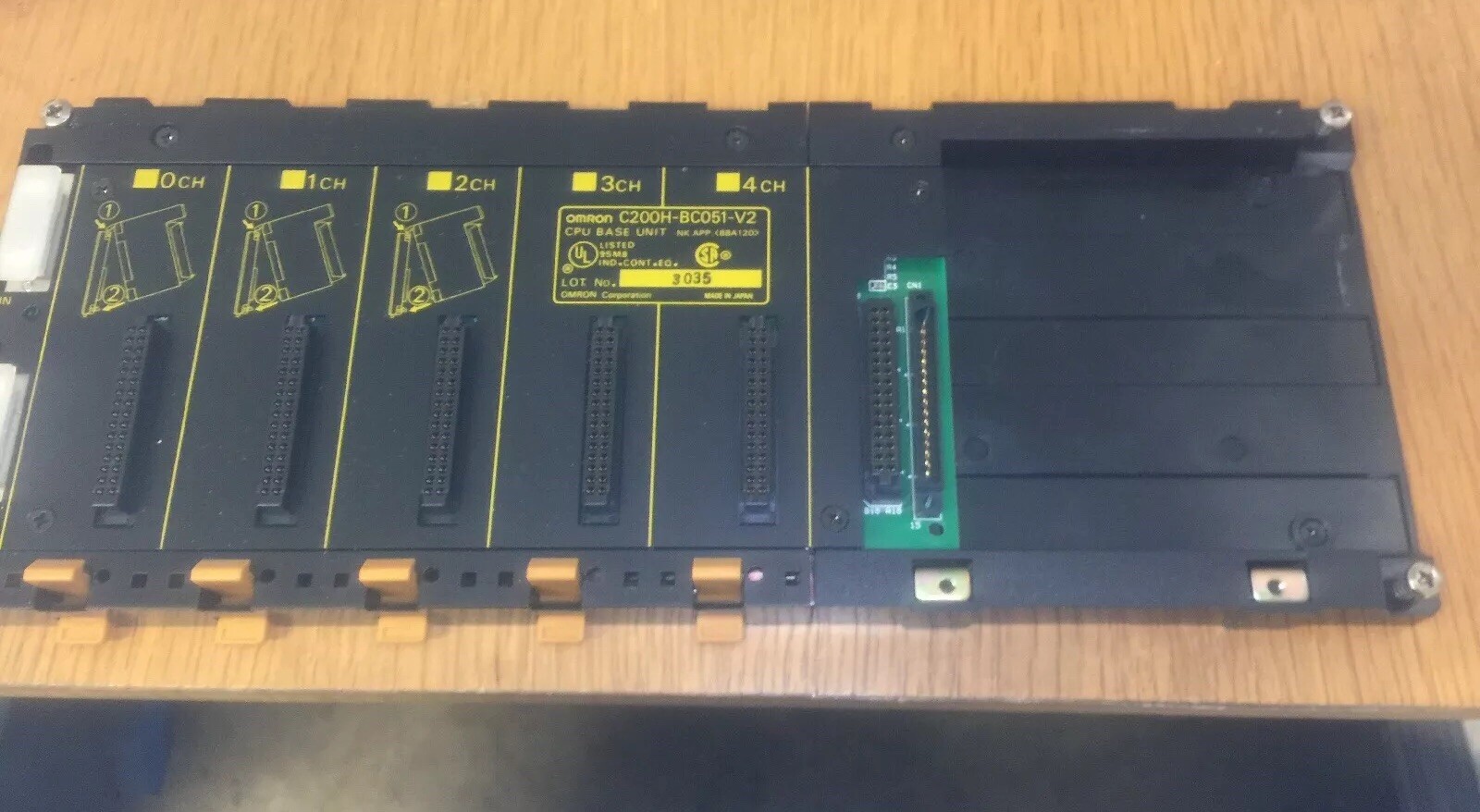 USED  Omron C200H-BC051-V2 CPU Base Unit