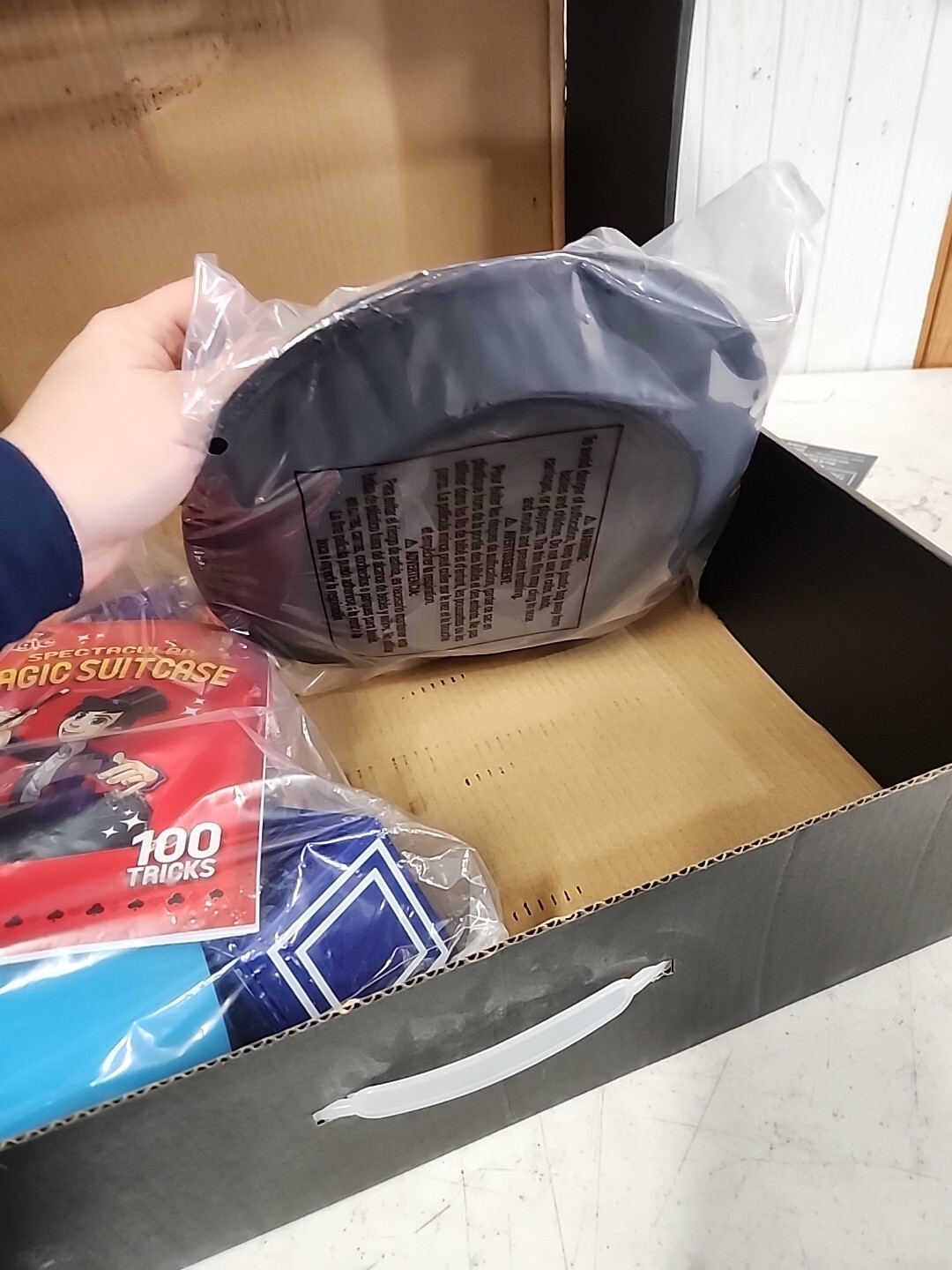 Ideal Magic Spectacular Magic Suitcase 100 Tricks with Props New OPEN BOX