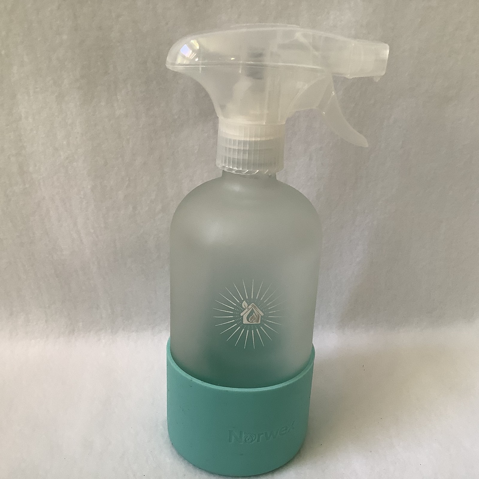NORWEX FOREVER GLASS BOTTLE  SPRAYER- SEA MIST SLEEVE-NEW IN BOX