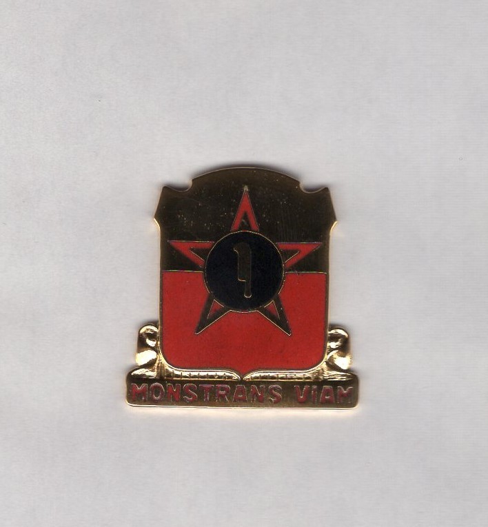 US Army 528th Field Artillery FA crest DUI clutchback c/b badge G-23