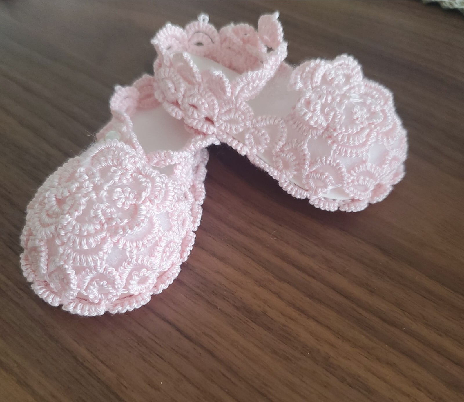 Frivolite booties