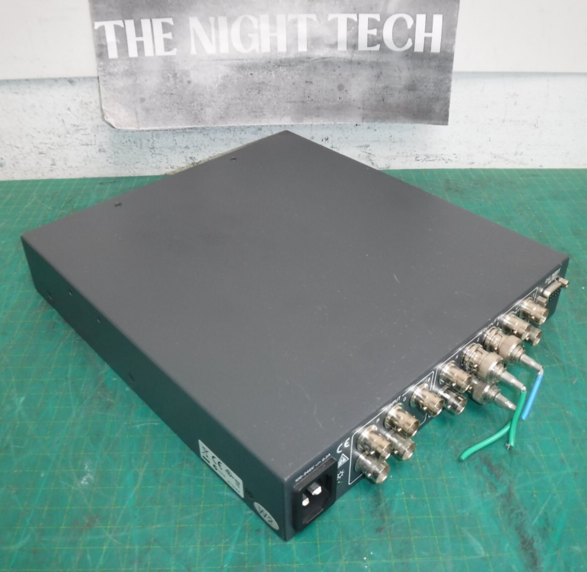Extron DA2 RGBHV - Two Output Wideband Distribution Amplifier
