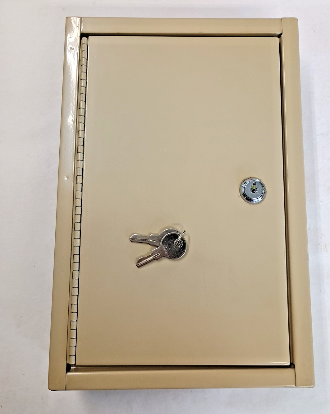 Key Cabinet Lock box with Key in good Used condition