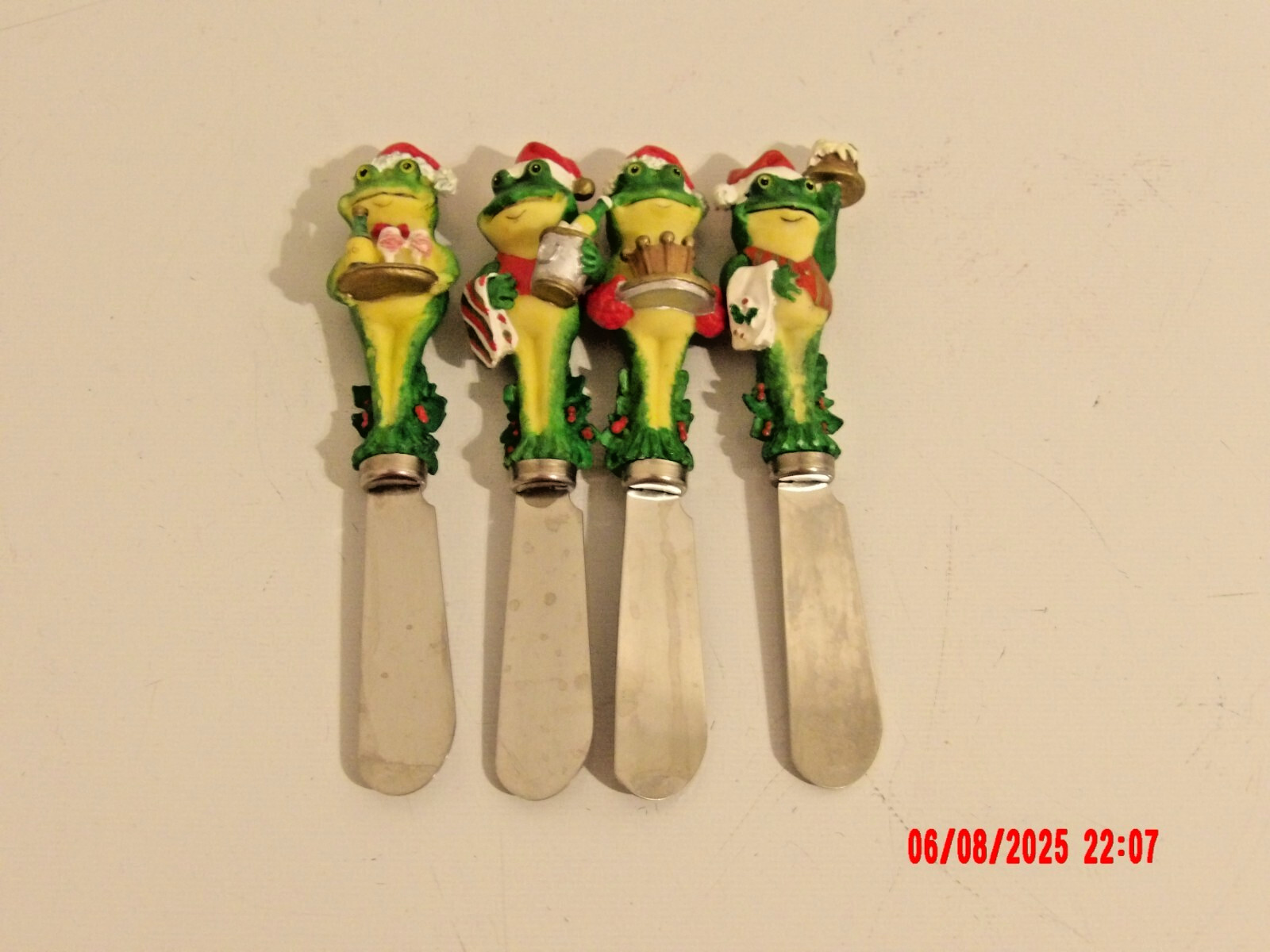 Boston Warehouse Christmas themed Frog Spreaders