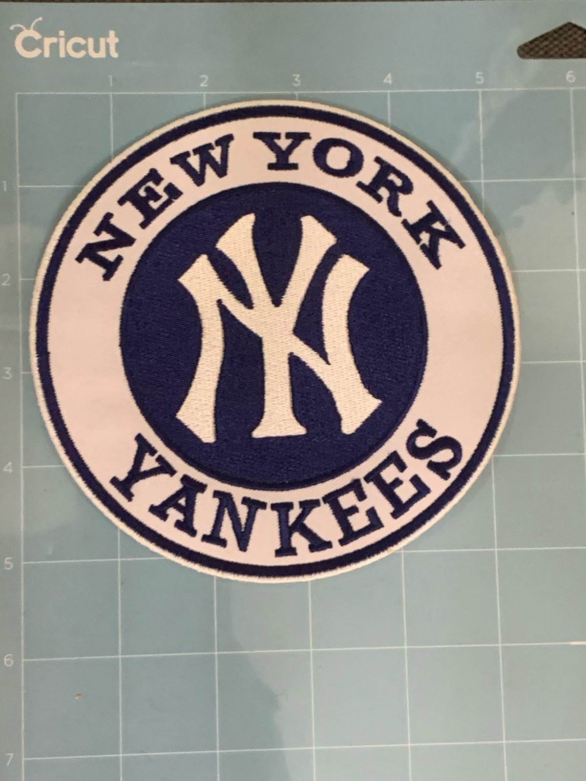 YANKEES EXTRA LARGE CIRCLE EMBROIDERED IRON ON PATCH—BRAND NEW!!