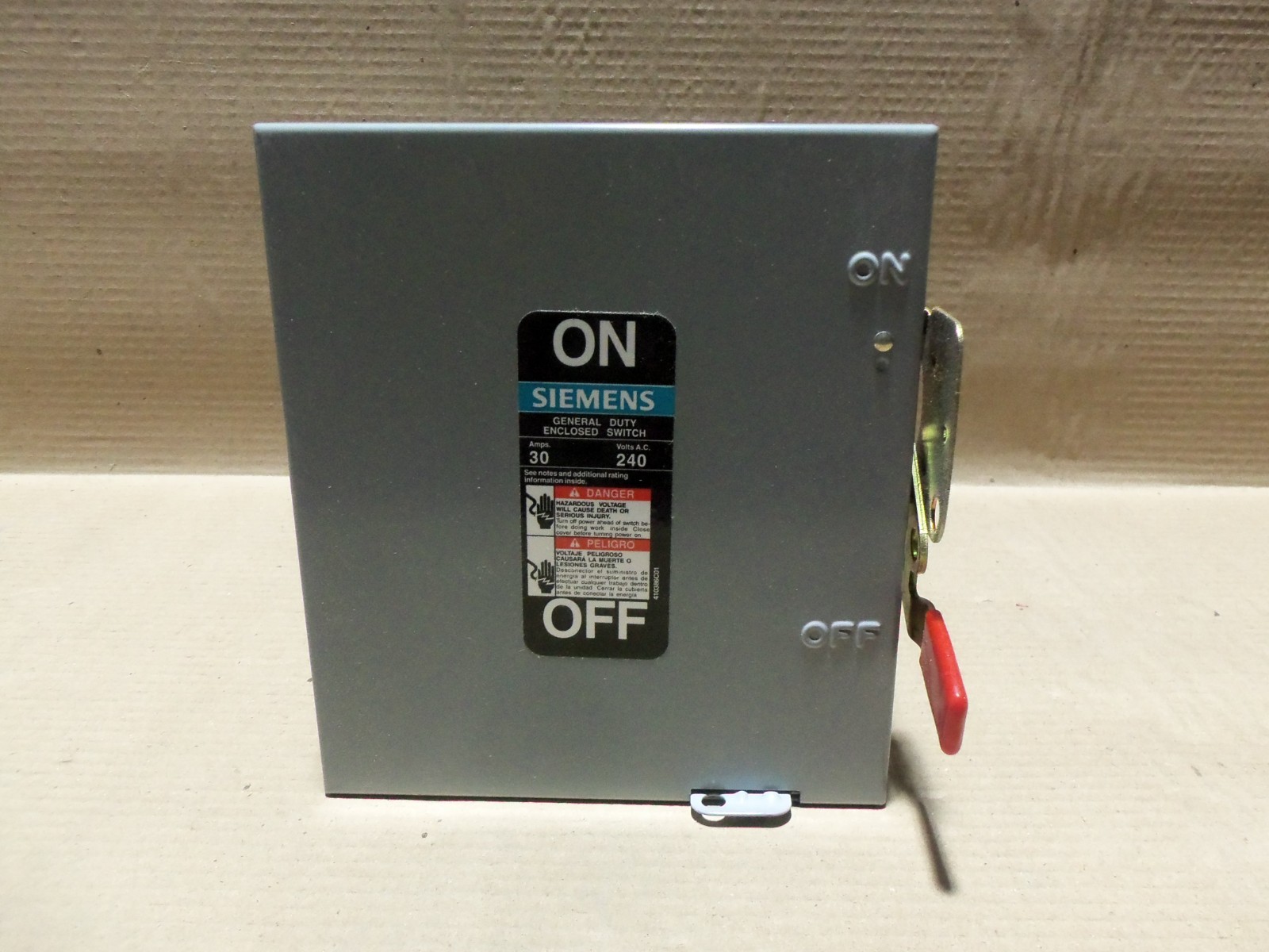NEW SIEMENS GNF321  30 Amp 240V  3 Phase NON Fusible Disconnect SAFETY SWITCH