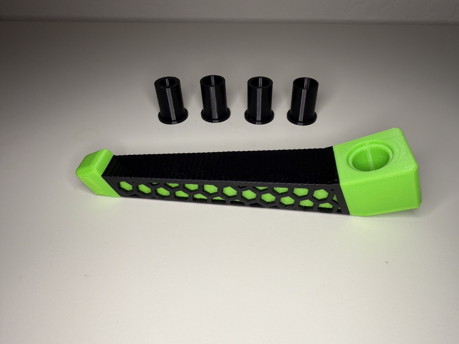 Headrest bow hanger with rubber insert