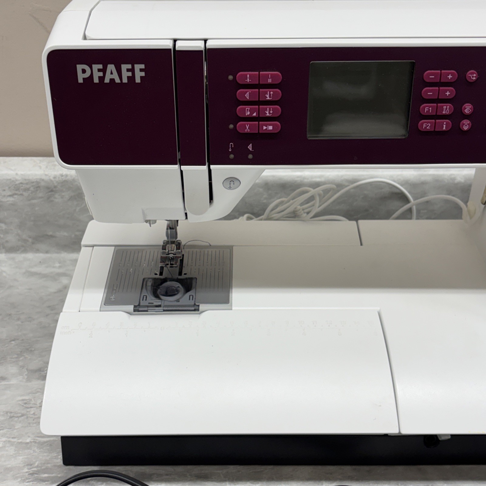 Pfaff Quilt Expression 4.2 PLEASE READ CONDITION DESCRIPTION