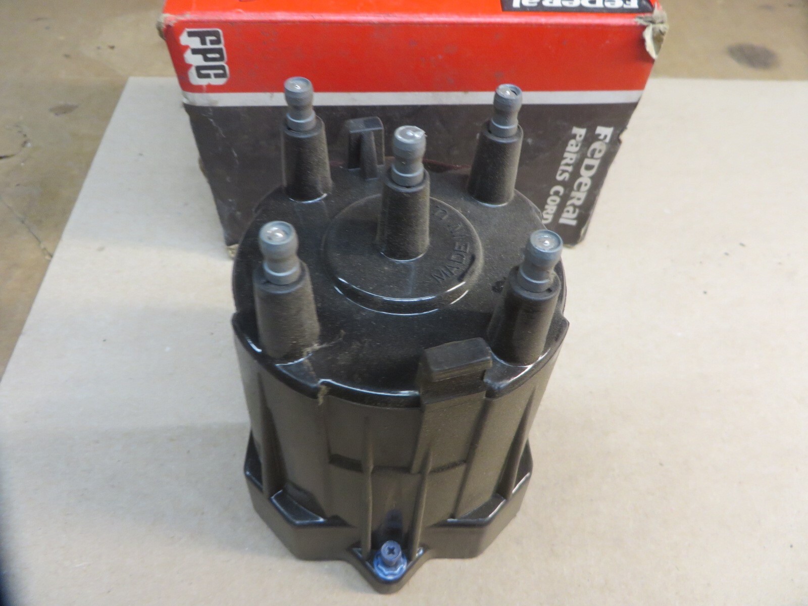 DISTRIBUTOR CAP FPC # DR916 REPLACES # D340 vintage new N O S