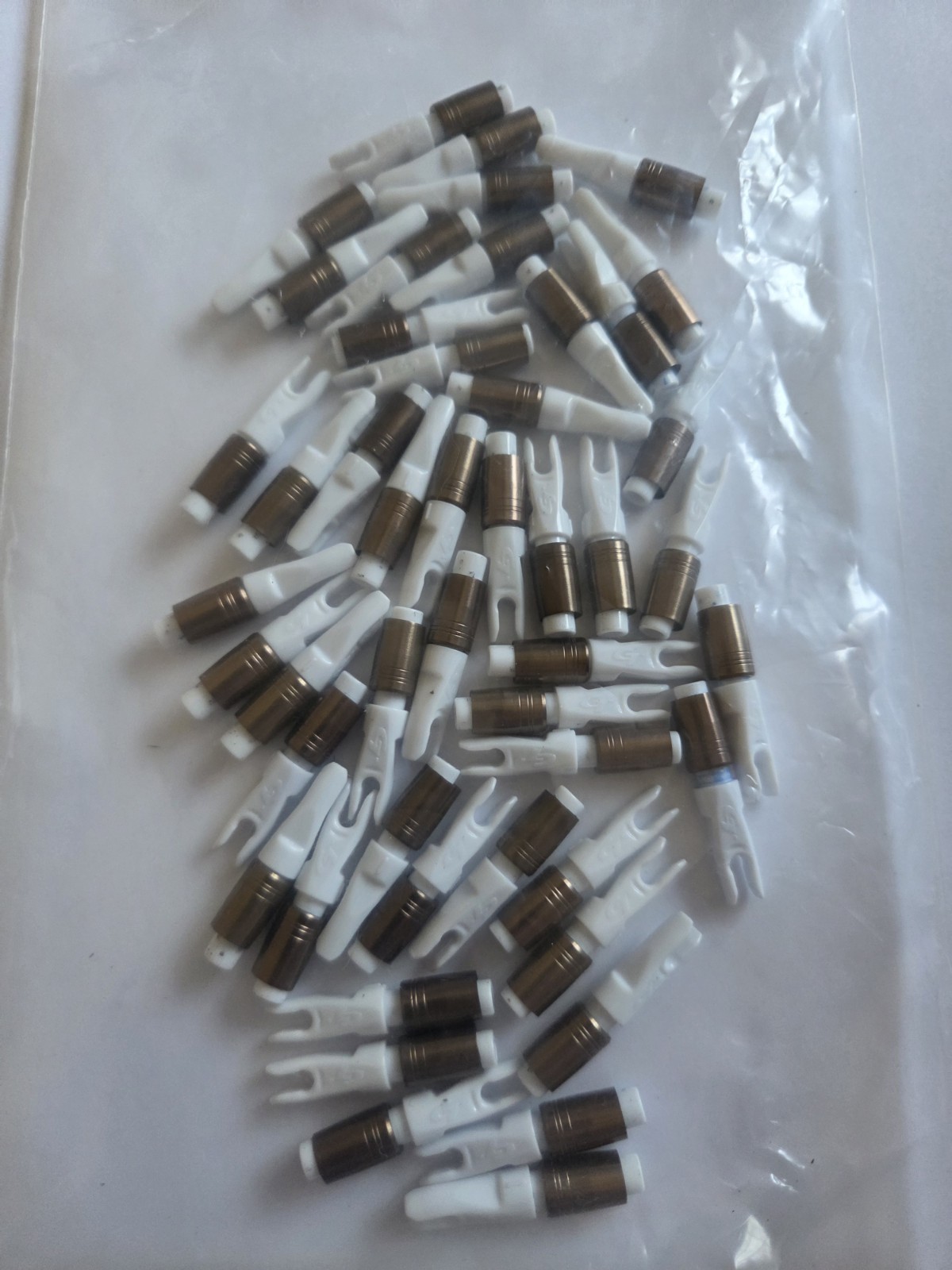 GoldTip .204 Accu-Tough Nocks with Nock Collars - 4 Dozen