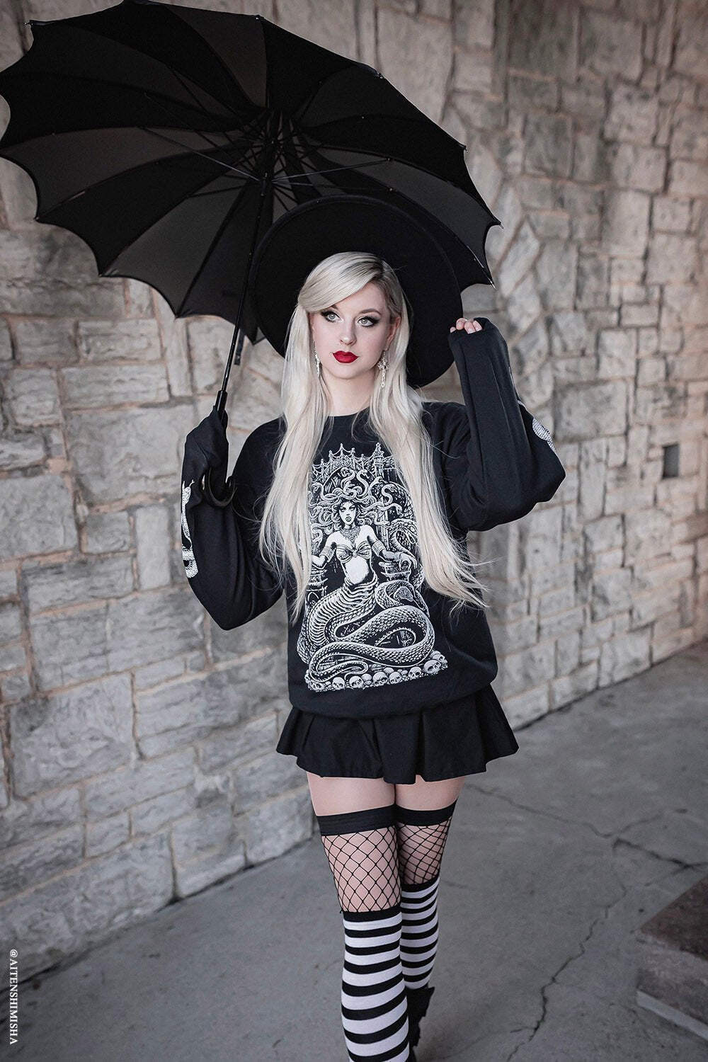 Batwing Pagoda Umbrella [BLACK/GRAY STRIPED]