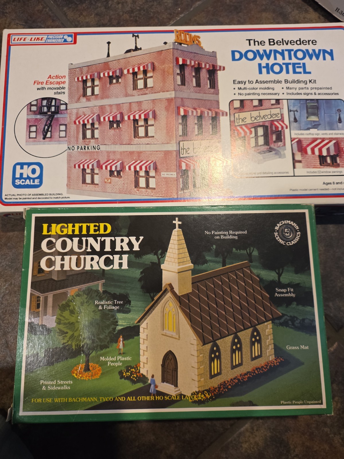 Model Train Building Lighted Country Church & Belvedere Downtown Hotel