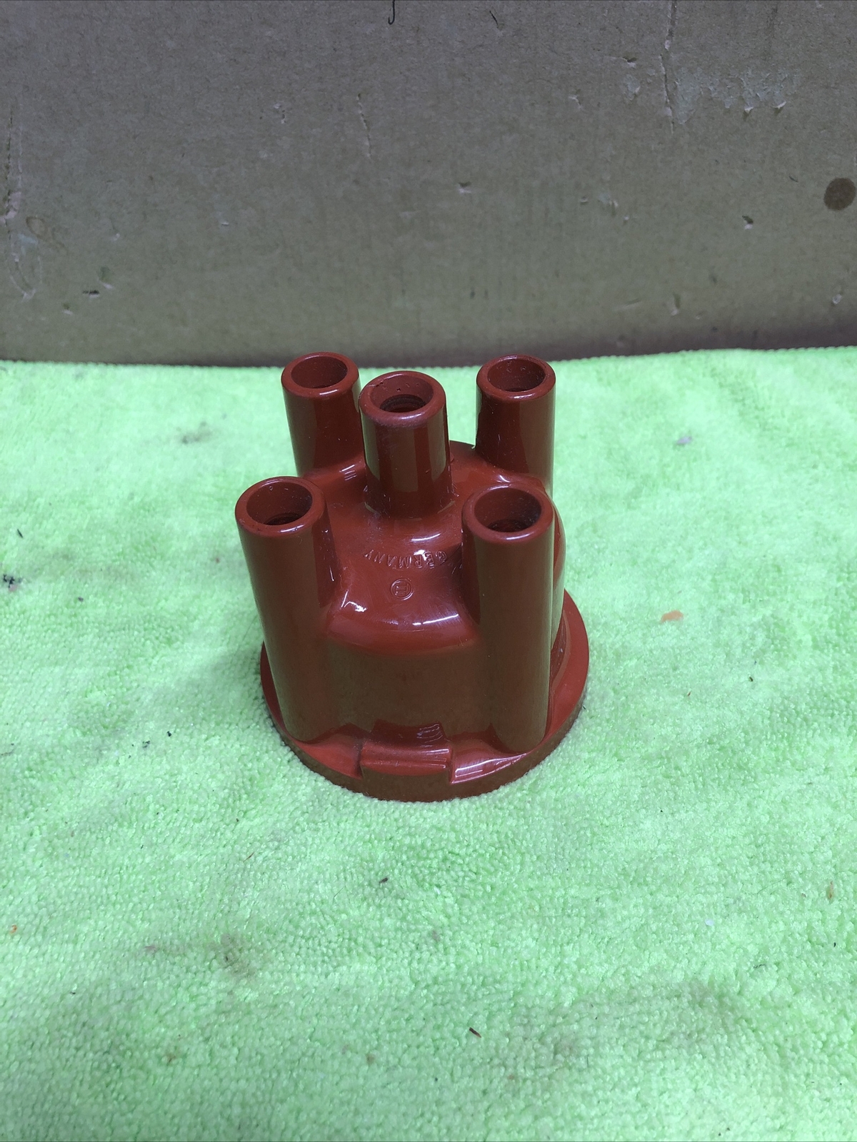 New Old Stock Bosch Distributor Cap Part # 1 235 522 031.