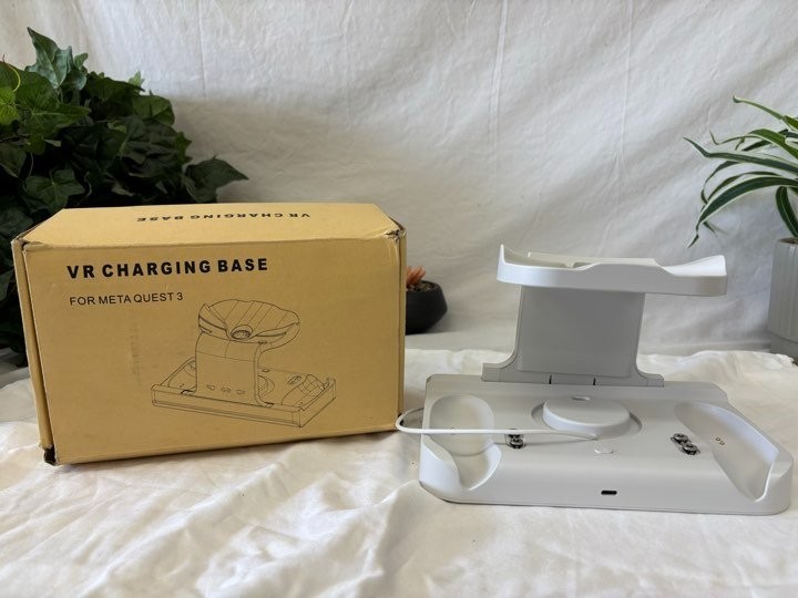 VR Charging Base OQ3-010 For Meta Quest 3 Open Box