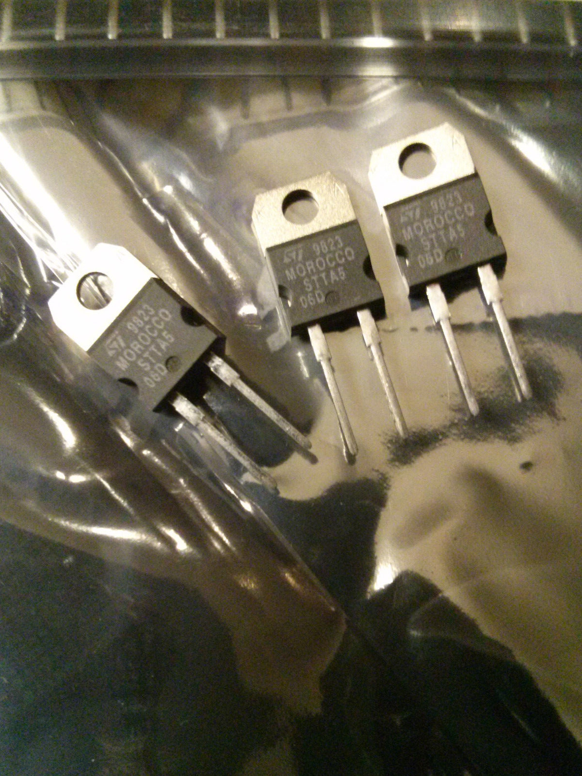 Qty 10 pcs-STMicroelectronics-STTA506D-Rectifiers 5 Amp, 600 Volt
