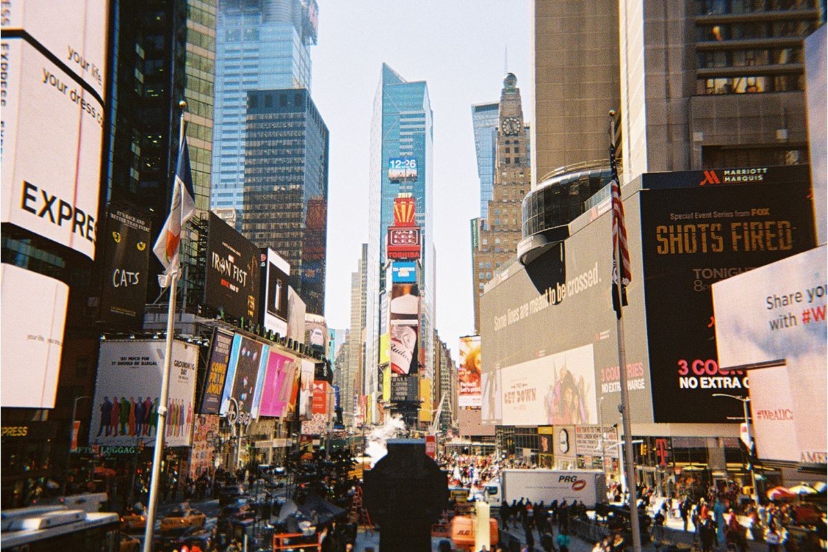 Lomography Simple Use Color Negative 400 ISO Camera 36 Exposures
