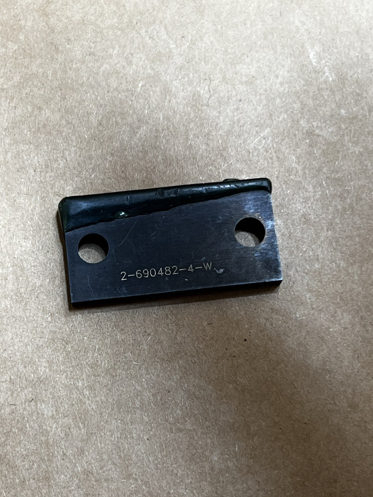 TE Connectivity 2-690482-4 Front Shear Plate