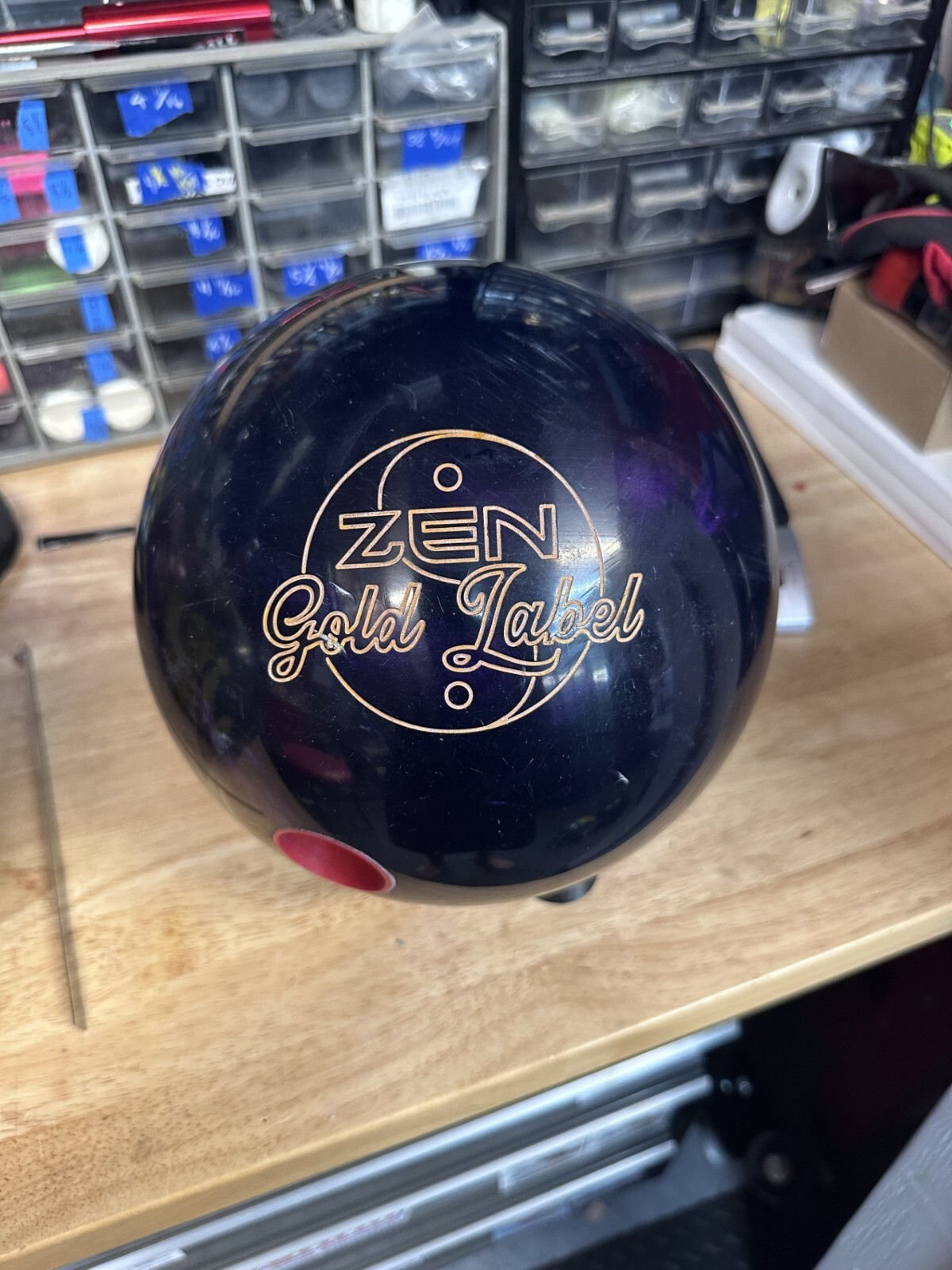 *USED - Bowling Ball - 15lb 900 Global "ZEN GOLD LABEL" DRILLED WEIGHT 14lb 14oz