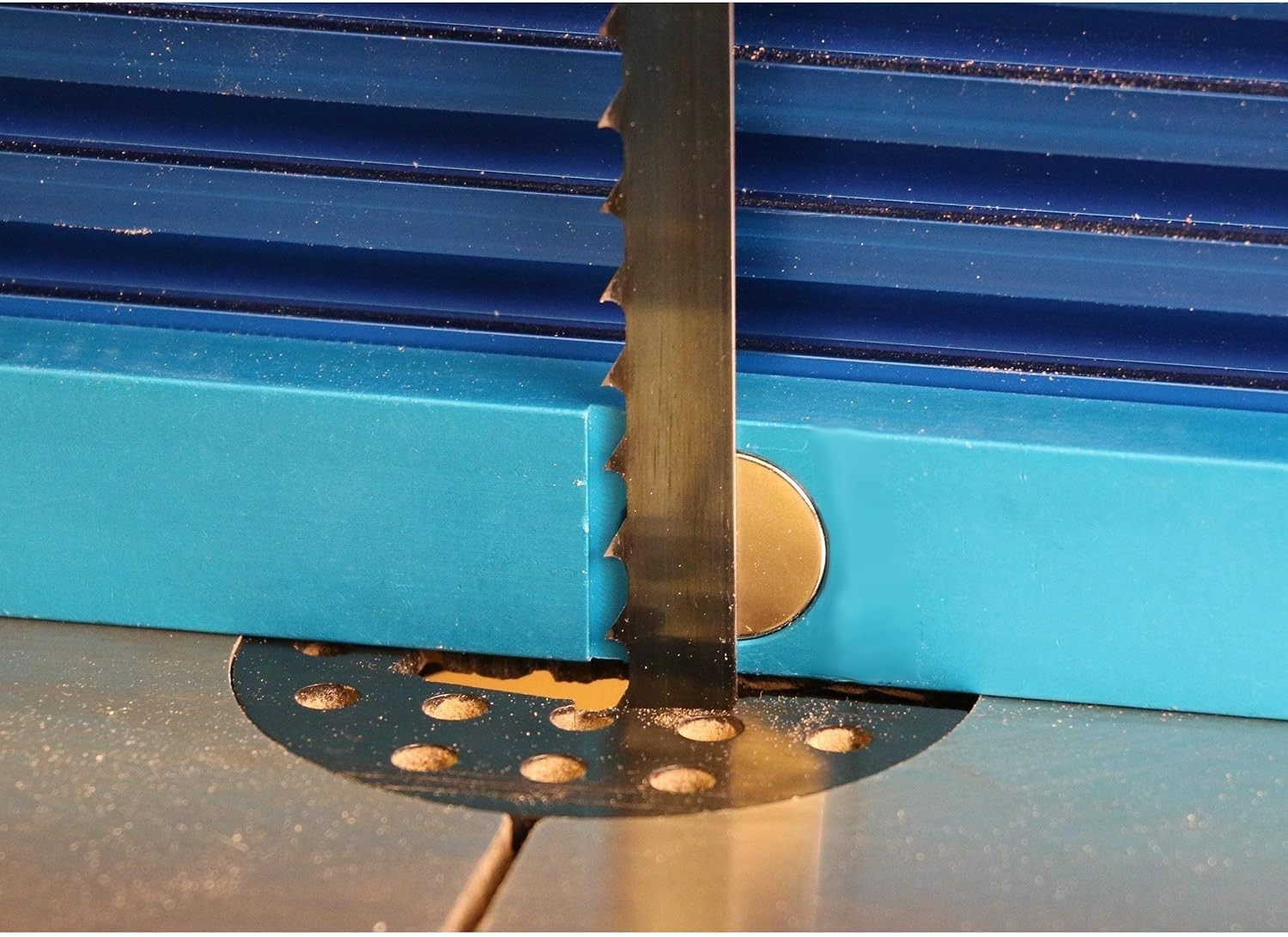 Precision Fence Alignment Tool with Magnetic Design for Accurate Cutting