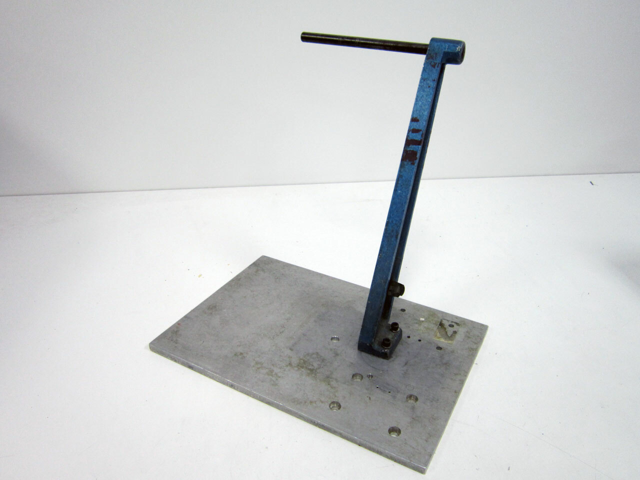 PLATFORM MOUNTED REEL HOLDER METAL 13" TALL 14" X 9.75"