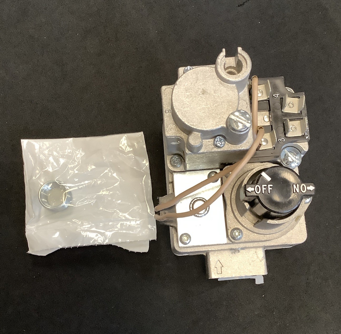 White Rodgers Manifold Gas Valve 1/2 x 1/2 36C74 227
