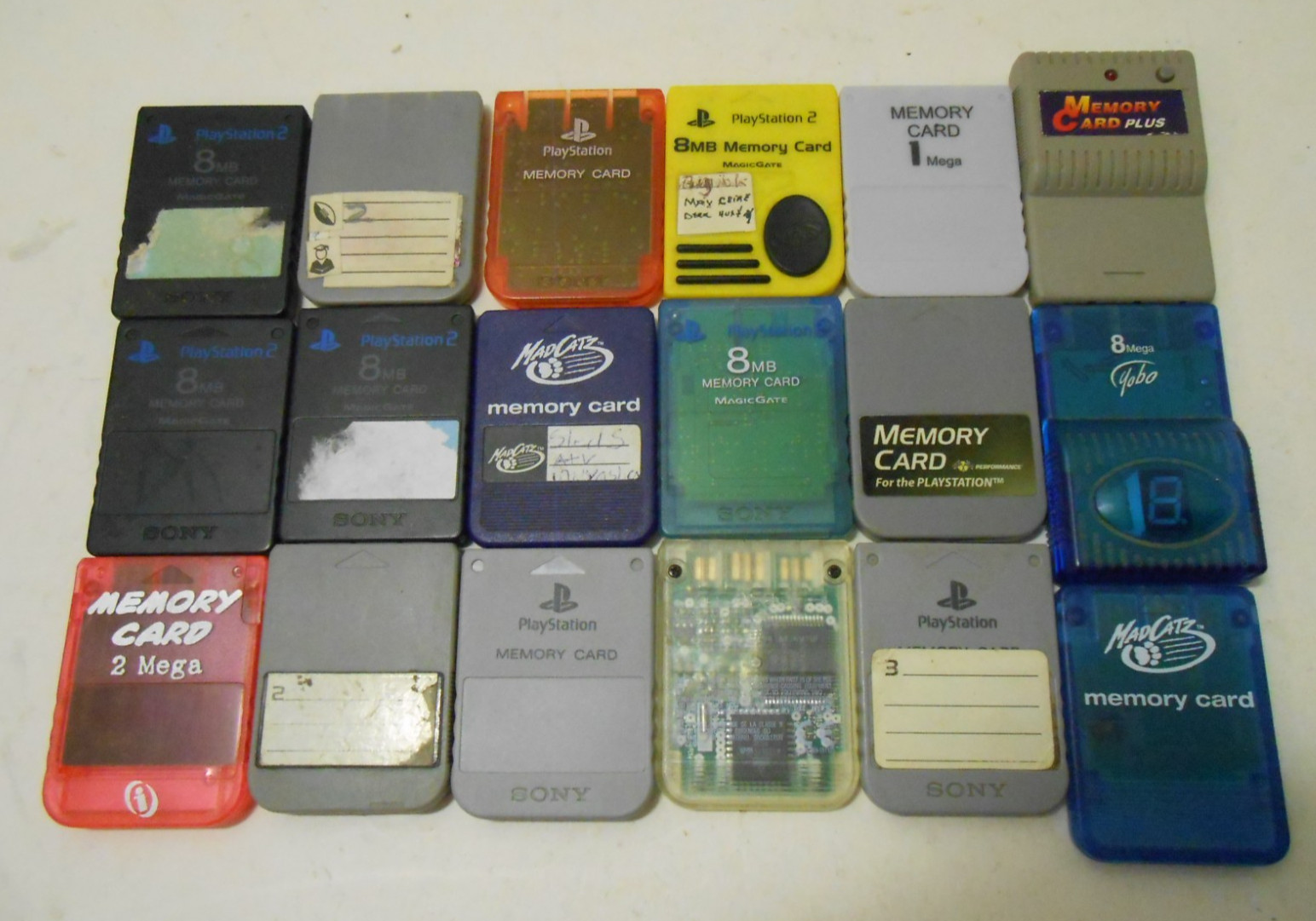 Lot of 18 Sony PlayStation 1 PS1 & PlayStation 2 PS2 OEM Mixed Memory Cards