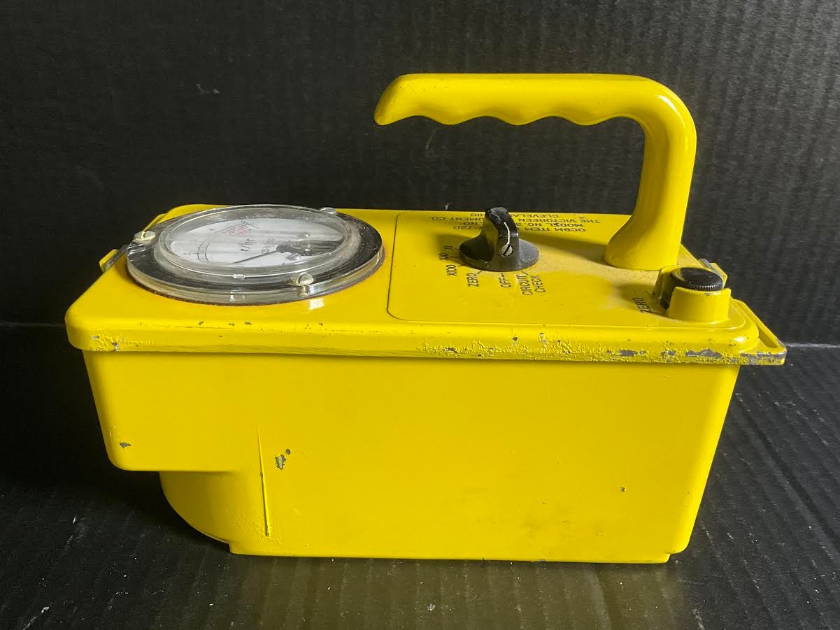 VICTOREEN INSTRUMENT CDV-720 MODEL 3A RADIOLOGICAL SURVEY METER