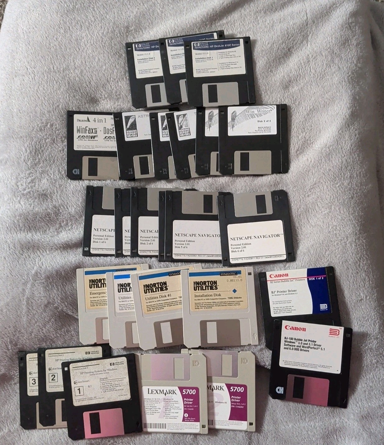 VTG PC Floppy Disc Lot Of 25- Microsoft, HP, Hewlett, Windows