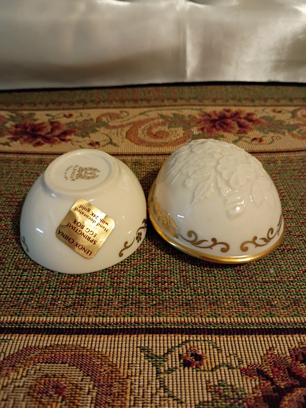 Lenox "Springtime" Egg Box. (30)t