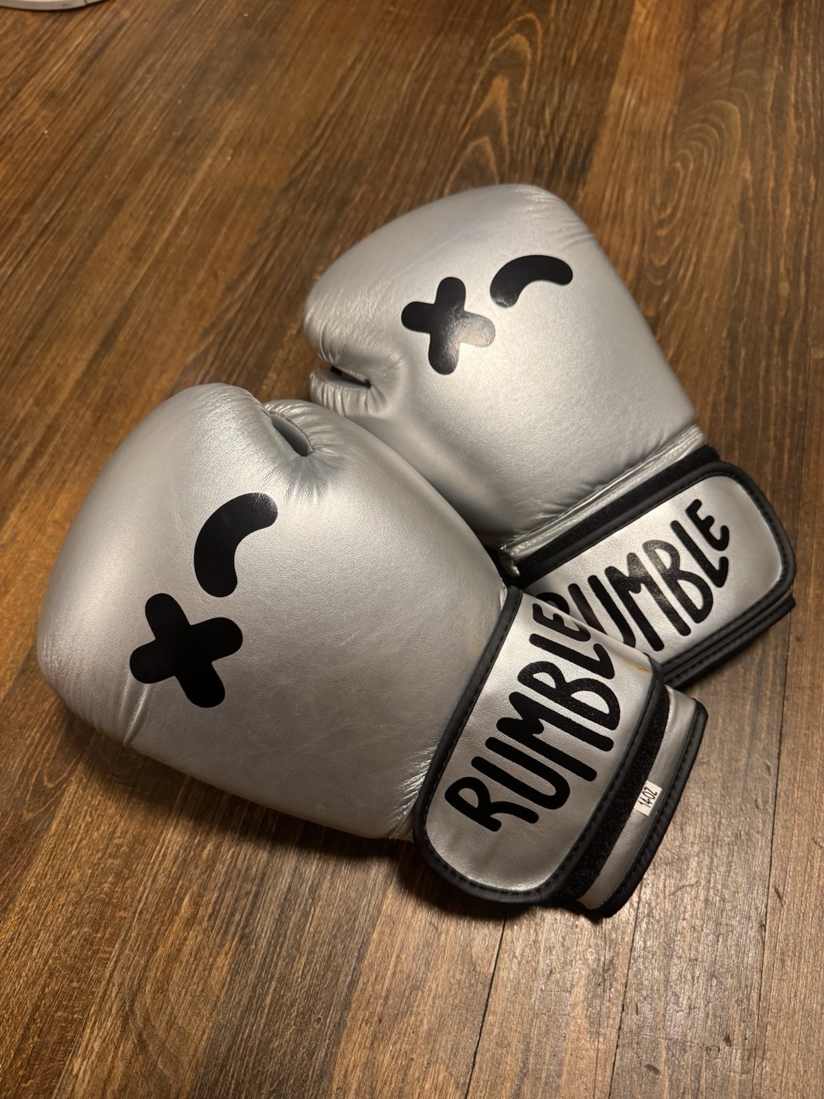 Rumble Boxing Gloves 14oz Silver Metallic Chrome XO Eyes Limited Edition Boxing