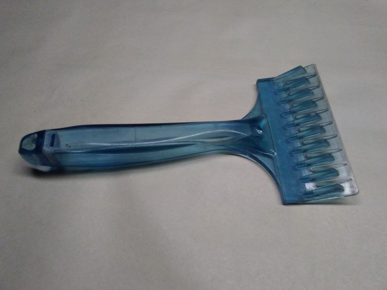 Vintage Ergo Flex plastic ice scraper