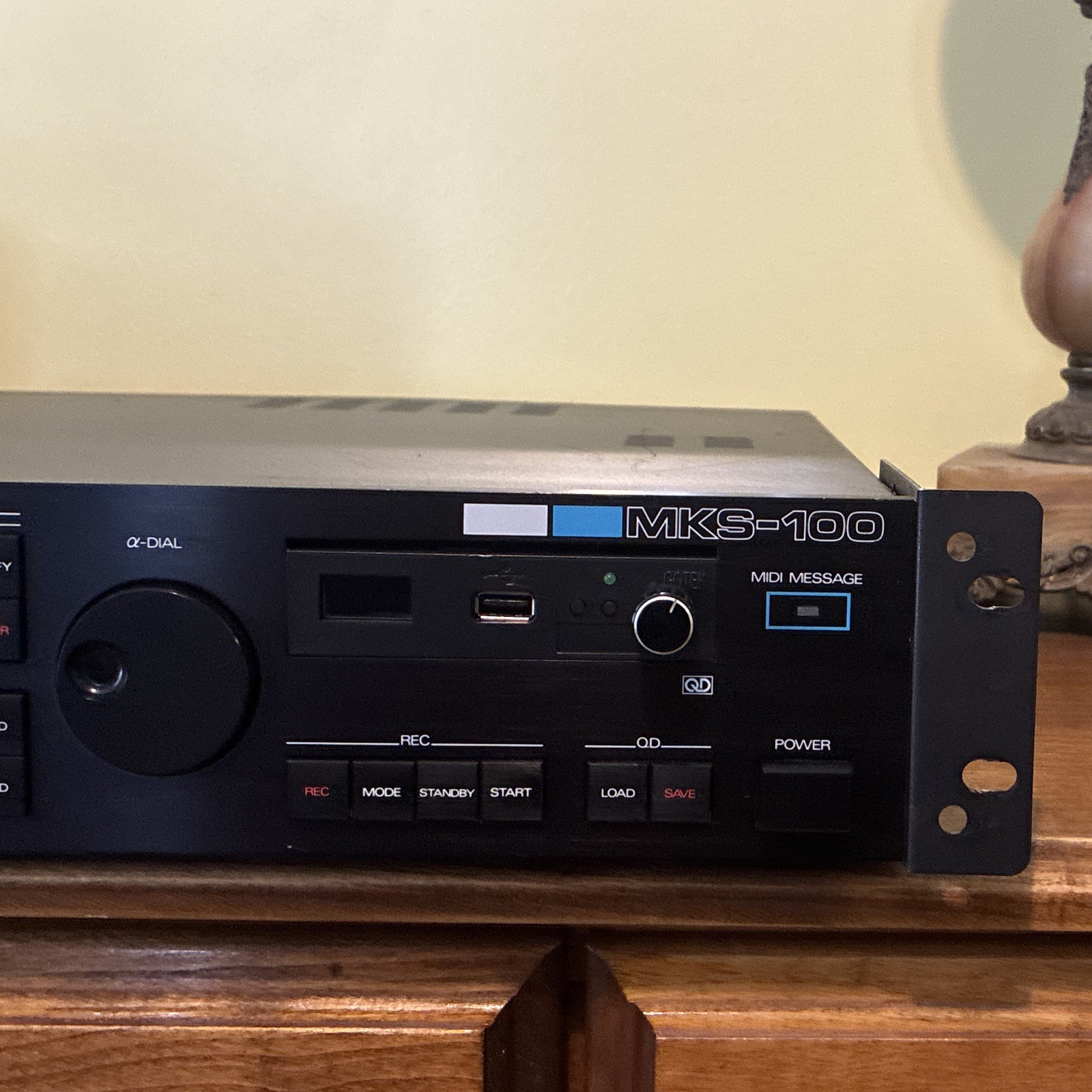 Roland MKS-100 Digital Rackmount Sampler Mono MIDI 2U LCD Display