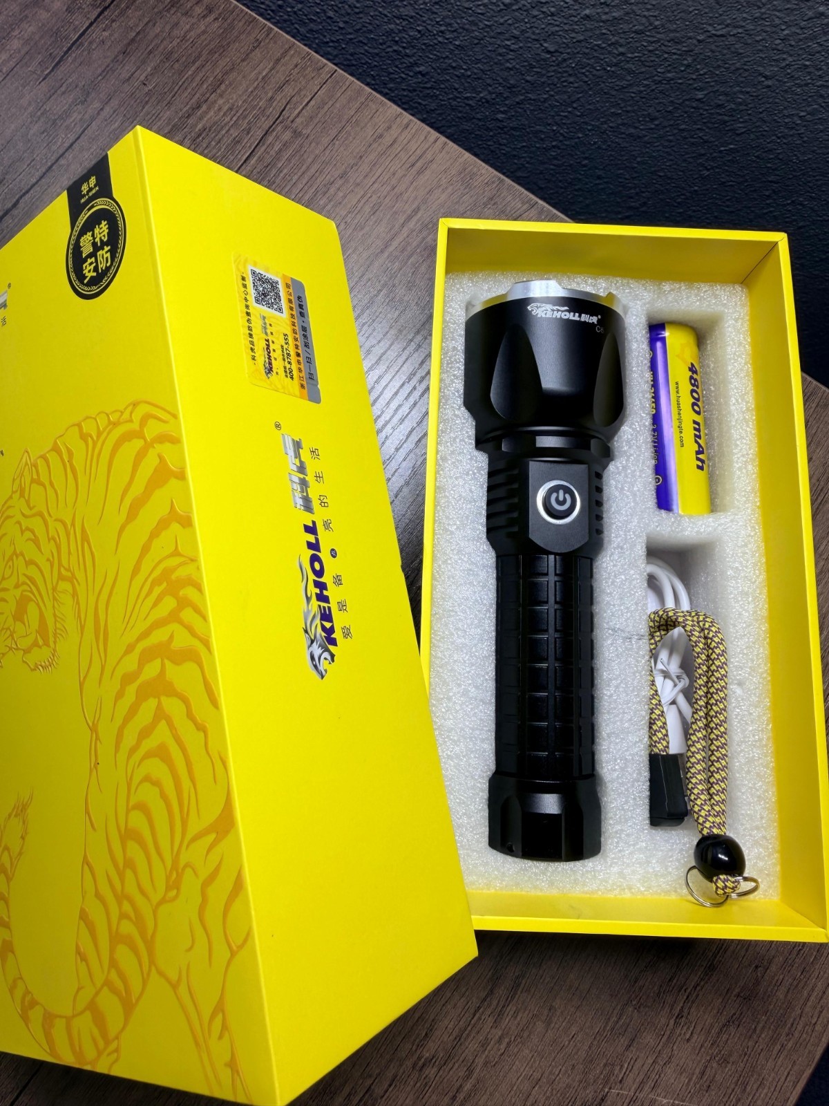 1700 LUMENS 500M LONG RANGE ZOOMABLE RECHARGABLE WORK LIGHT