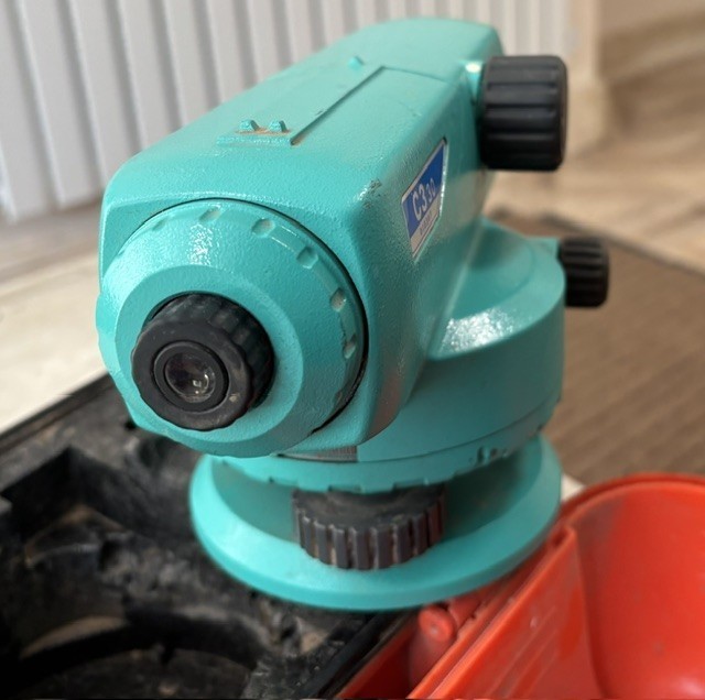 Sokkia C3 30 automatic level With Original Case & Instructions